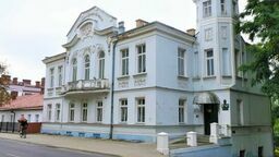 Pałac powstał w latach 80. XIX wieku. Dzisiejszy kształt otrzymał po przebudowie, jaka miała miejsce na początku XX wieku