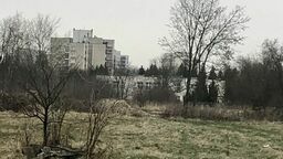 Teren, na którym swoje bloki chciał budować i prywatny inwestor, i miejska spółka. Radni na żadną z tych inwestycji w trybie lex deweloper zgody nie wyrazili