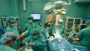 Lekarze z SPSK1 podczas nowatorskiej operacji