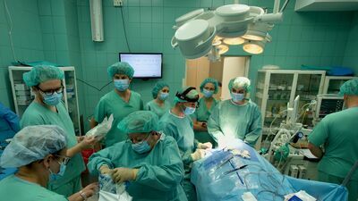 Lekarze z SPSK1 podczas nowatorskiej operacji