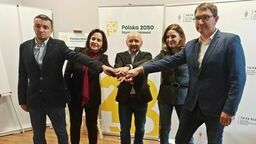 Ewa Jaszczuk (na zdjęciu druga z lewej) nie wystartuje w wyborach z listy Trzeciej Drogi. O mandat senatora nie będzie ubiegał się także Jacek Bury (w środku), a "1" w okręgu nr 6 do Sejmu będzie posłanka Joanna Mucha (druga od prawej).