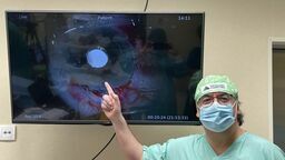 Profesor Rejdak poprowadził innowacyjną operację wszczepienia soczewki teleskopowej