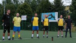 Byli piłkarze lubelskiego Motoru (od lewej): Maciej Ziółkowski. Paweł Maziarz, Dawid Ptaszyński, Piotr Prędota, Tomasz Stopa i Artur Ryczek oddają hołd Powstańcom 