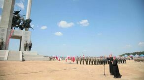 Ubiegłoroczne obchody 102. rocznicy Bitwy pod Komarowem, połączone z oficjalnym odsłonięciem pomnika