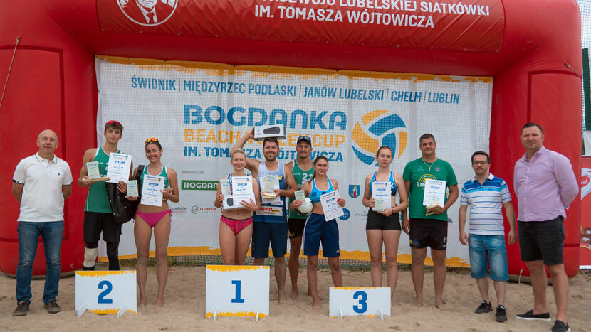 Triumfatorzy drugiej edycji Bogdanka Beach Volley Cup im. Tomasza Wójtowicza, która odbyła się w Międzyrzecu Podlaskim