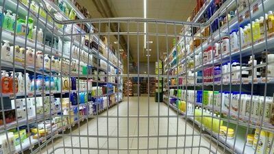 Polacy ubożeją i kradną żywność. Najnowsze dane 