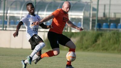 Tur Milejów (pomarańczowe stroje) ma problem z punktowaniem w meczach wyjazdowych