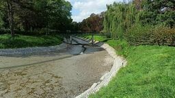 Z niecierpliwością czekamy na przyszły rok i wodę w zamojskim stawie. Dziękujemy za wyrozumiałość – podano w komunikacie z informacją o przyczynach wcześniejszego osuszenia stawu