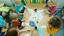 Opinia kuratorium jest jednoznaczna, przepisy nie zpowalają na pobieranie tego typu opłat