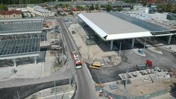 Rewolucyjne zmiany w kursowaniu komunikacji miejskiej są związane ze zbliżającym się oddaniem do użytku dworca autobusowego, który powstaje przy ul. Krochmalnej