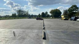 Czy zamontowane na parkingu przy Ciesielczuka spowalniacze powstrzymają amatorów nocnej, ostrej jazdy? Czas pokaże