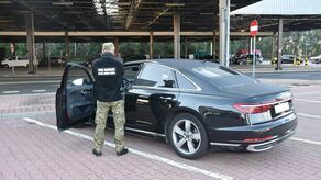 Limuzyna trafiła na służbowy parking NOSG