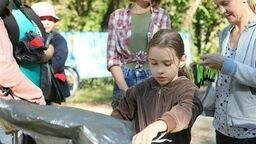 Sprzątanie i czytanie. To się łączy 