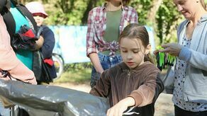 Sprzątanie i czytanie. To się łączy 