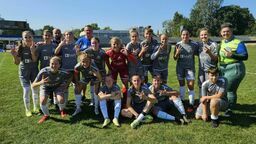 Piłkarki MOSiR Lubartów świętują efektowną wiktorię w Krakowie