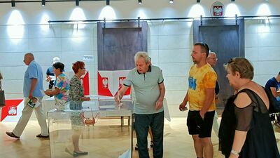 W niedzielnych prawyborach w Wieruszowie głosowanie trwało od godz. 8 do 18. Nie obowiązywała cisza wyborcza. Frekwencja wyniosła 19,27 proc.