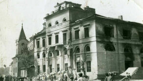 Budynek ratusza po bombardowaniu