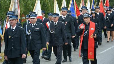 Pielgrzymi w mundurach. Strażacy w Sanktuarium Maryjnym w Krasnobrodzie