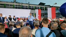 Mateusz Morawiecki w Świdniku. Doszło do incydentu. Interweniowała policja (wideo)