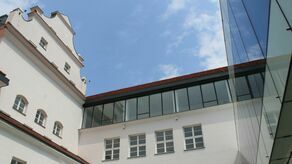 Kazimierska szkoła jest jedną z najnowocześniejszych na Lubelszczyźnie, ale infrastrukturę sportową ma dosyć skromną. To już niedługo może się zmienić

 