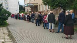 Ogromne kolejki pod lubelską przychodnią i system rejestracji niezgodny z prawem 