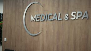 Masaż z kryształkami Swarovskiego albo kriosauna. Taki relaks na uczelni 