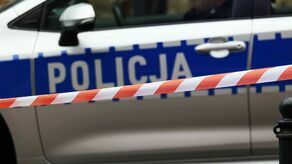 Martwy mężczyzna na parkingu. Lekarz nie wie, jak zmarł 