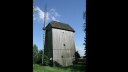 Władze Baranowa go nie chciały, więc właściciel sprzedał go inwestorowi prywatnemu. Wiatrak został już przewieziony z powiatu puławskiego do parczewskiego. Tam zostanie lokalną atrakcją turystyczną