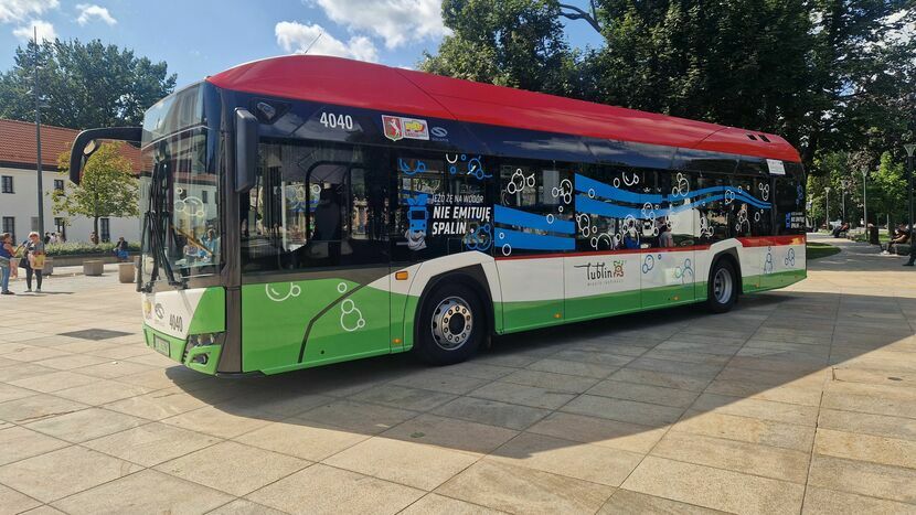 W piątek napędzany wodorem autobus marki Solaris po raz pierwszy wyjechał na ulice Lublina