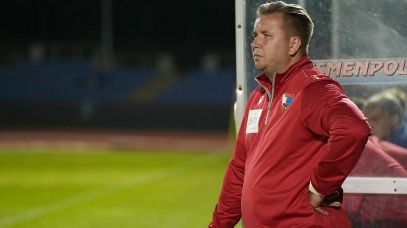 Trener Michał Piros po meczu w Elblągu nie może być zadowolony z postawy swojego zespołu szczególnie w defensywie