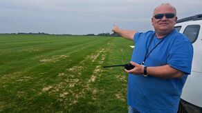 To może nie wygląda jakoś spektakularnie, bo trawa na nowym pasie dopiero wschodzi, ale warunki do startów i lądowań są diametralnie lepsze niż wcześniej – zapewnia Mirosław Pieczykolan