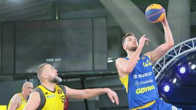 Szymon Rduch (z piłką) jest jednym z członków zespołu Lotto 3x3 Warszawa