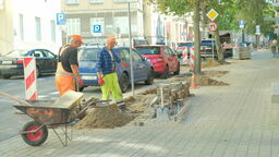 W tym tygodniu przy ul. Sądowej rozpoczęły się prace przy rozbiórce części chodnika