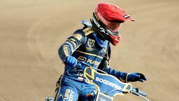  Bartosz Zmarzlik przez nieregulaminowy kevlar został wykluczony z GP w Vojens. Skorzystał z tego Fredrik Lindgren zbliżając się do niego w klasyfikacji generalnej