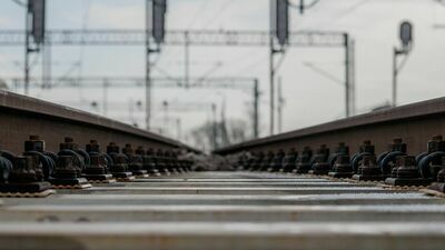 Ciężarówka uszkodziła sieć. Pociągi na trasie Lublin-Kraśnik nie kursują 