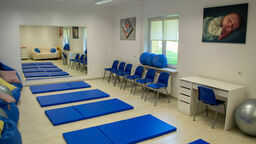 Nowa sala szkoły rodzenia nie jest duża, ale jasna, przyjazna, kameralna i wyposażona w to, co na początek na pewno wystarczy