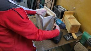 Budki dla ptaków i jeży powstały za więziennymi kratami