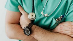 Kosztowna znajomość z "włoskim lekarzem". Przelew za przelewem 