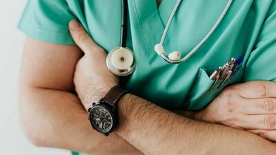 Kosztowna znajomość z "włoskim lekarzem". Przelew za przelewem 