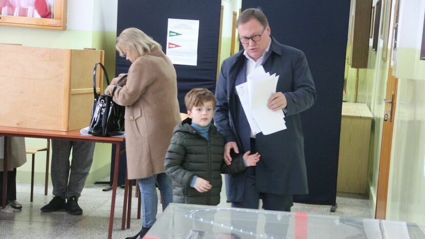 Senator Grzegorz Bierecki podczas głosowania