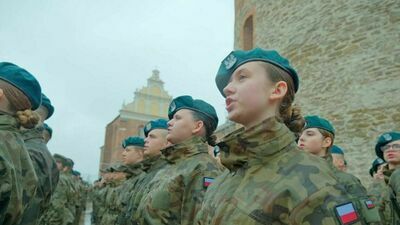 185 uczniów klas pierwszych z XIV LO złożyło uroczyste ślubowanie