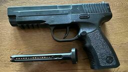 Groził kobiecie pistoletem-zabawką