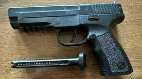 Groził kobiecie pistoletem-zabawką