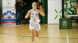 Amelia Kuper w meczu z AZS Uniwersytet Gdański ciężko pracowała po obu stronach parkietu