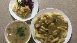 Nieuczciwa klientka widziała larwy w jedzeniu. Sąd wsadził ją do więzienia 