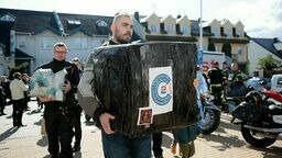 Kochają motocykle i mają wielkie serca. Motocykliści z darami dla dzieci z hospicjum 