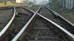 O włos od tragedii na torach. Młoda kobieta chciała to zrobić 