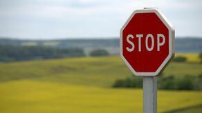Wpadł, bo nie zatrzymał się na „STOP-ie”