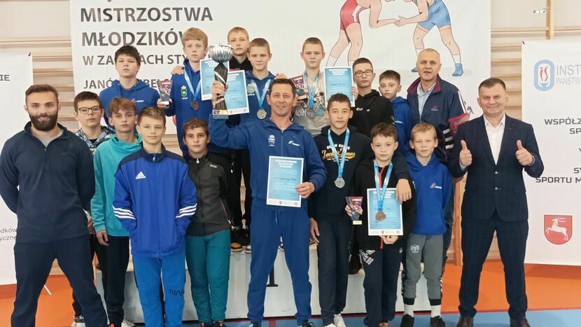 Zapaśnicy z Chełma zdobyli pięć medali podczas mistrzostw w Janowie Lubelskim<br />
