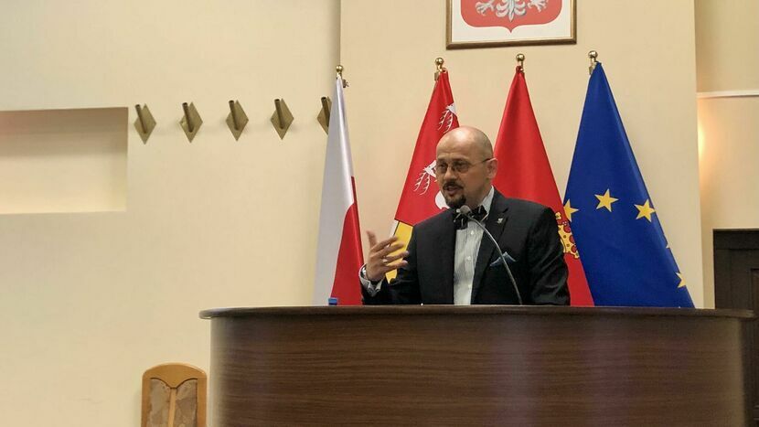 Prezes SR Mariusz Brojek dziękował radnym za przekazanie działki 